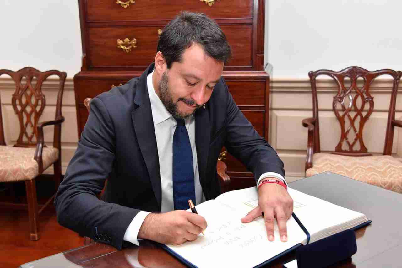 Salvini mozione sfiducia Azzolina