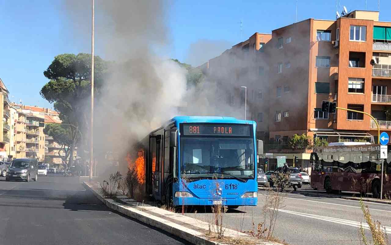 fuoco autobus Atac 881