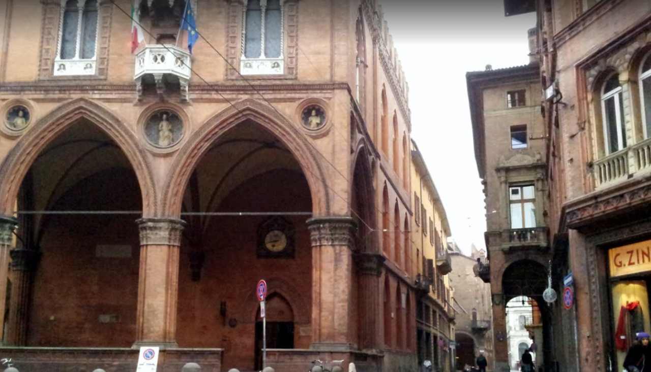 Castel Maggiore, scappa dalla quarantena per andare dall'amante ma lei