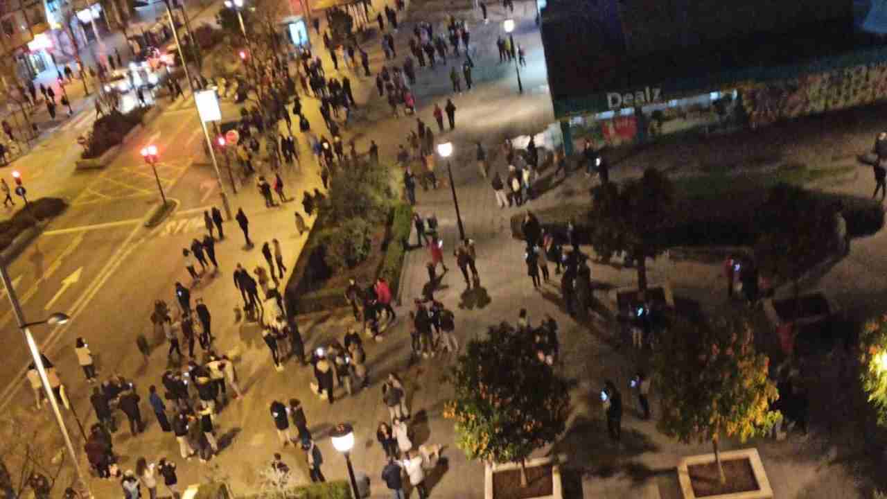terremoto a granada, gente in strada