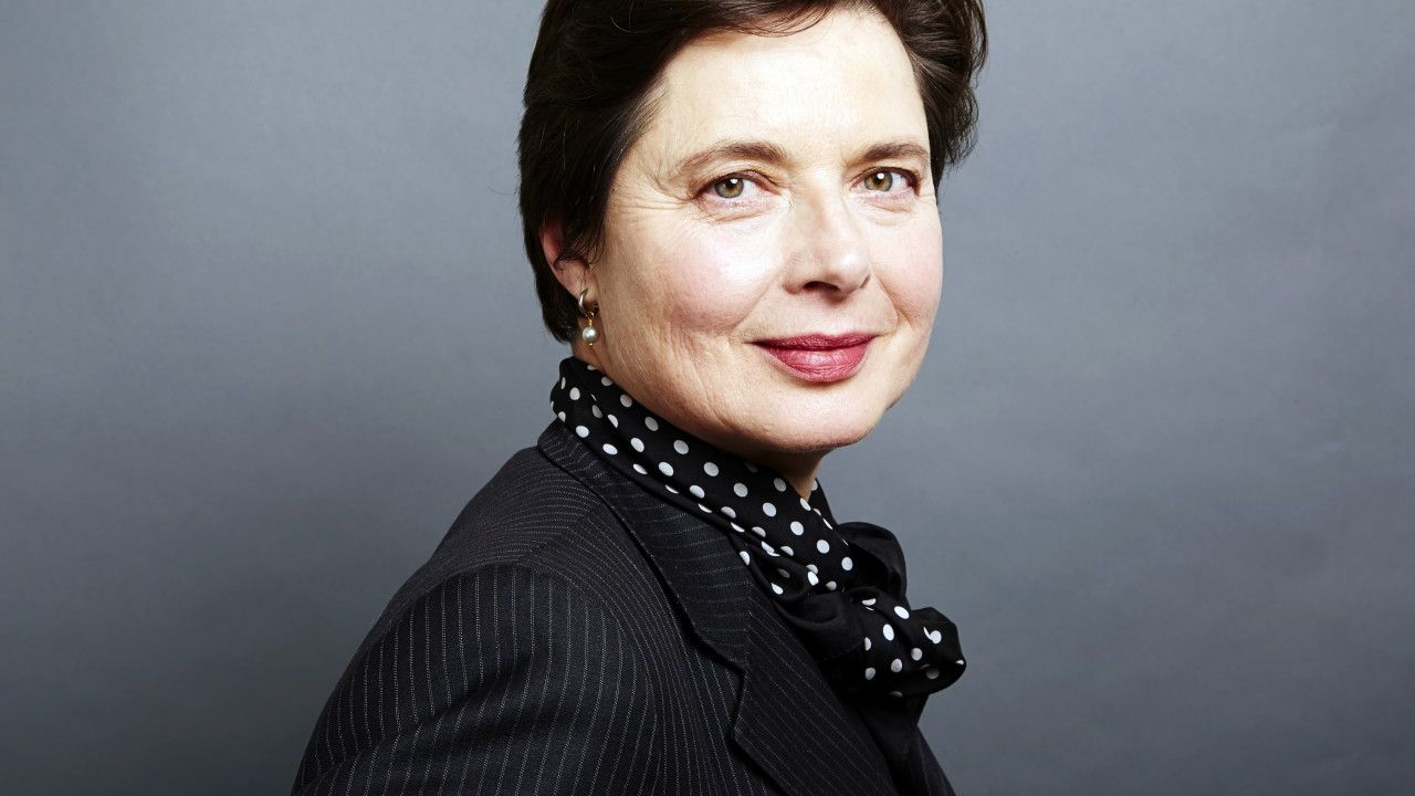 Isabella Rossellini primo piano con vestito nero a Lancome