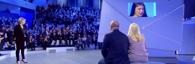 Anna e il suo fidanzato coetaneo del padre, la storia difficile tra figlia e genitori