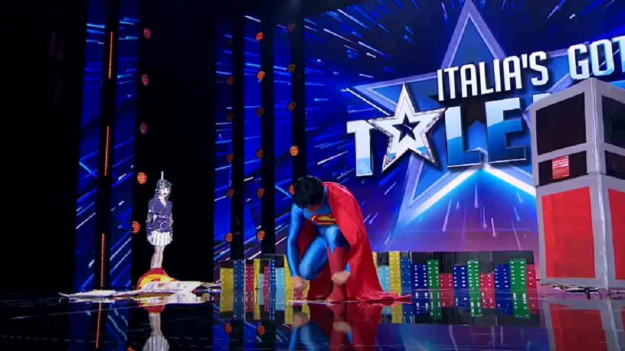 Giustinik, il supereroe che ha fatto sorridere i giudici su Italia's Got Talent 2021 (Screenshot)