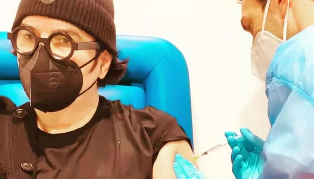 Renato Zero si vaccina (foto Instagram)