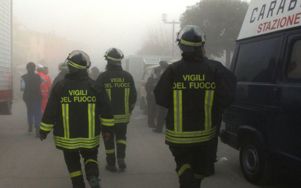 Salerno incendio battipaglia