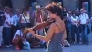 matilda de angelis suonava il violino per strada ad amstrdam