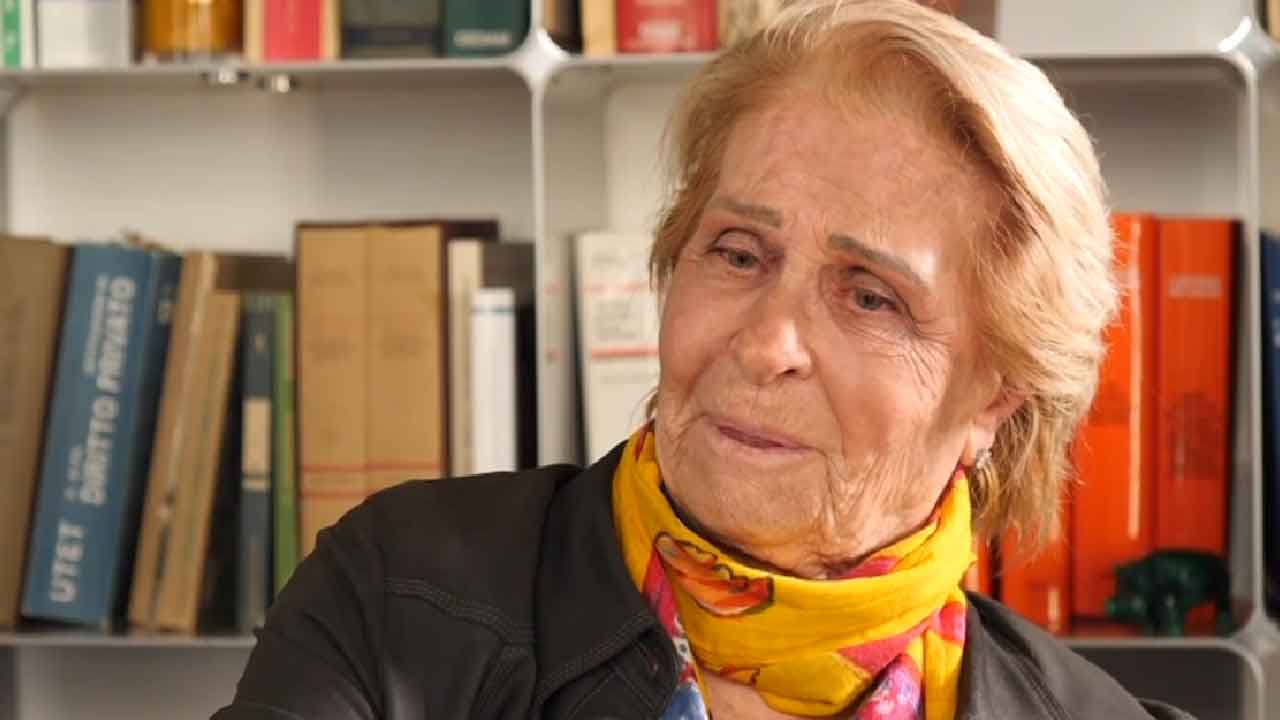 Truffa Valeria Marini, svelate le chat tra Gianna e il produttore cinematografico truffaldino (Le Iene)