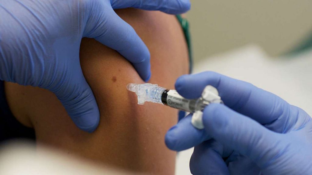 milano, 26enne ricoverata in ospedale con trombosi: aveva ricevuto il vaccino astrazeneca