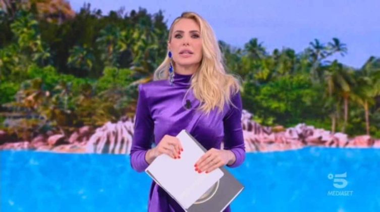 Stasera C è L Isola Dei Famosi