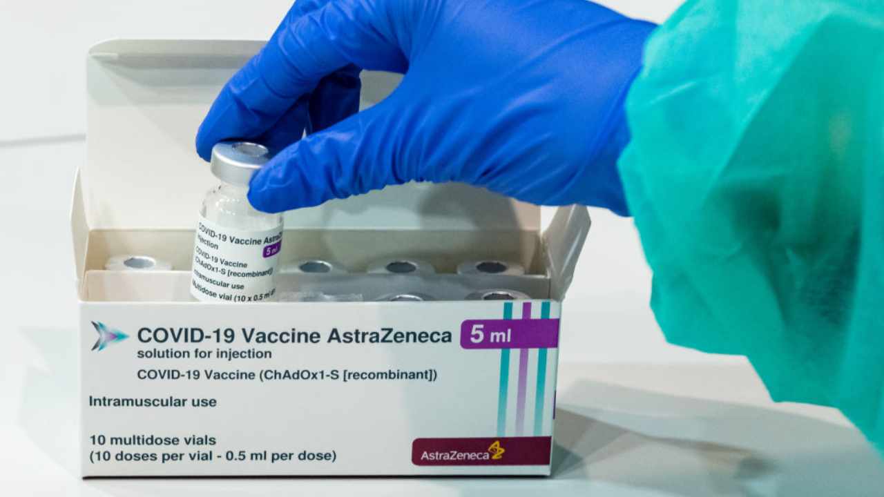 vaccino astrazeneca, i sintomi a cui prestare attenzione
