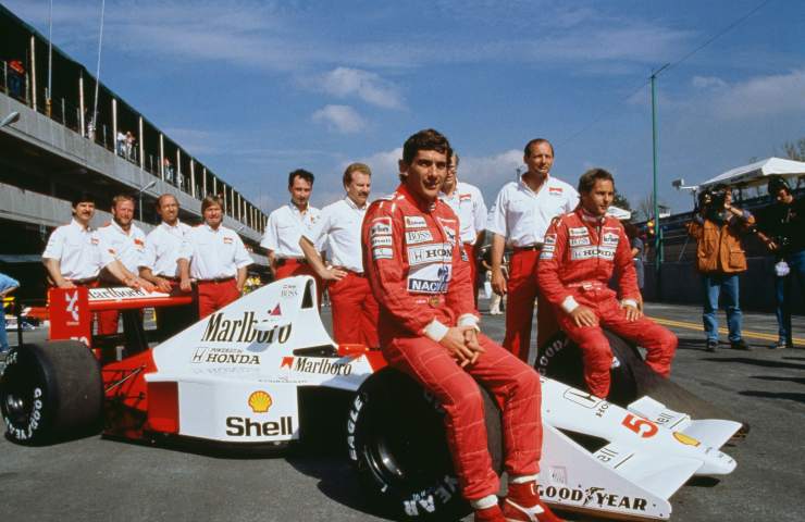 Ayrton Senna con il suo Team