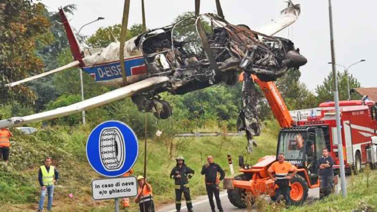 Incidente aereo, persero la vita padre e figlia nell'impatto, soccorse da due uomini le due figlie sono riuscite a salvarsi (IlGiorno)