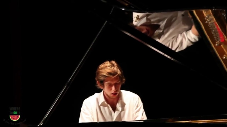 Francesco Taskayali al piano