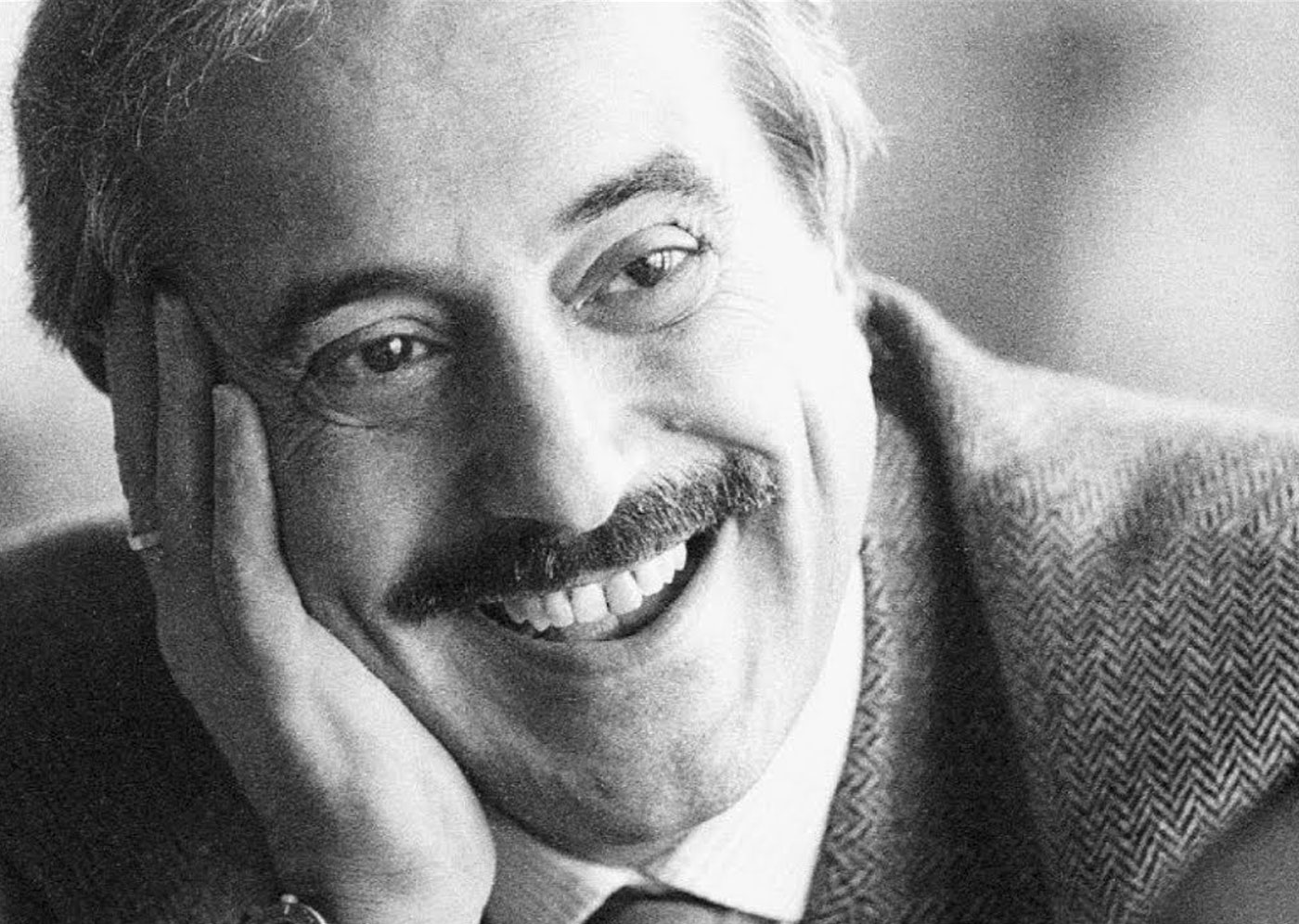 Giovanni Falcone sorridente