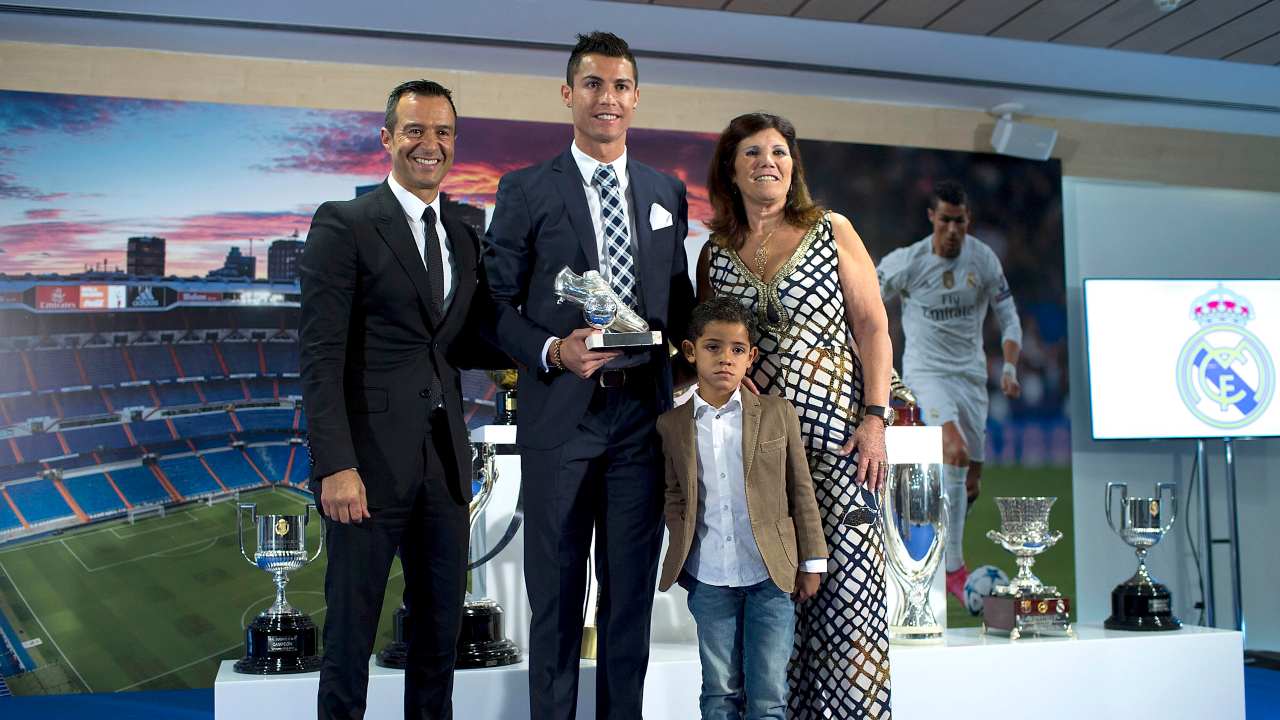 Mendes Ronaldo con madre e figlio