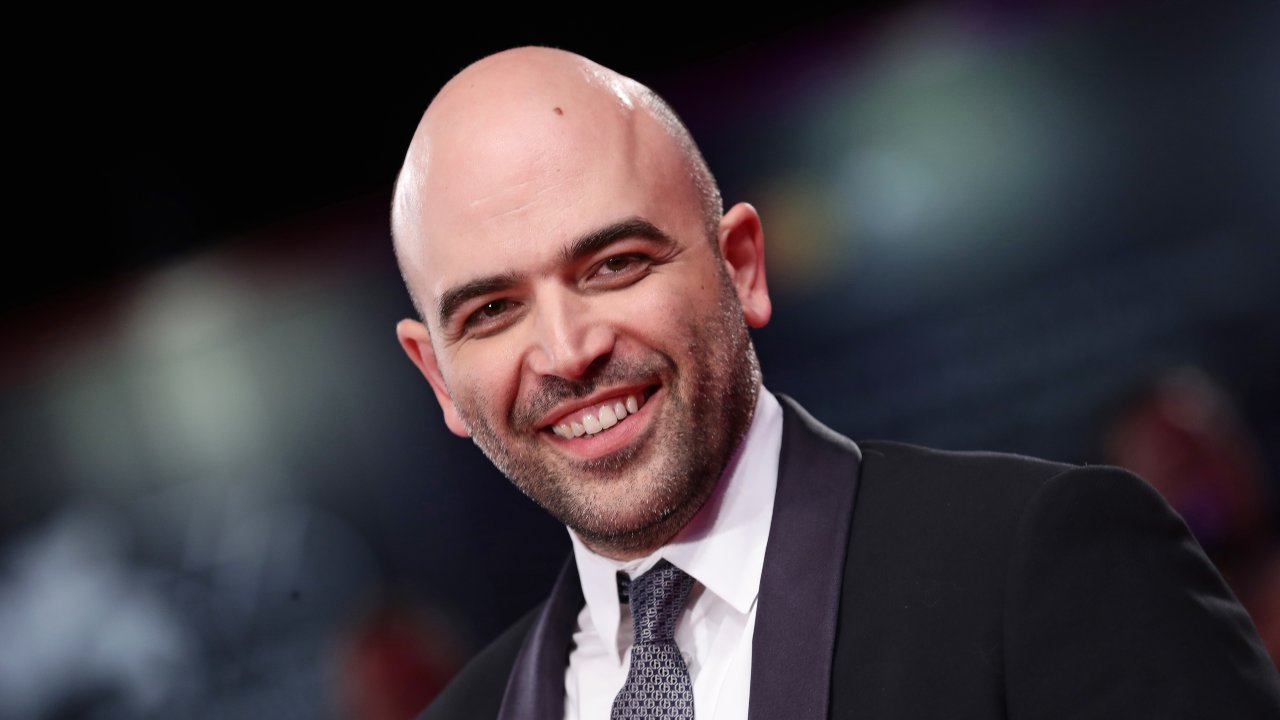 Roberto Saviano sorridente