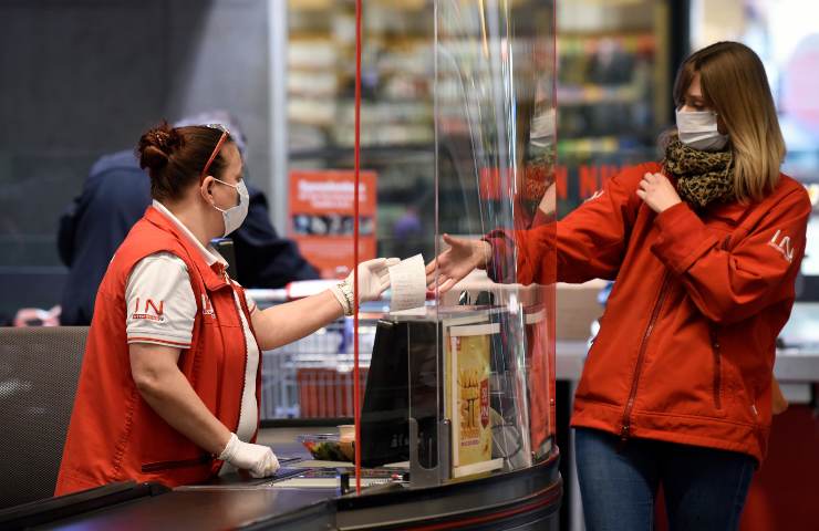 Supermercato alla cassa