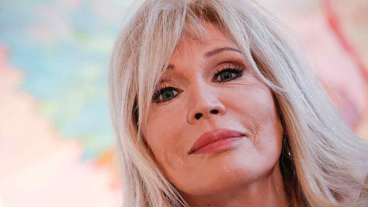 il nuovo giovane fidanzato di amanda lear