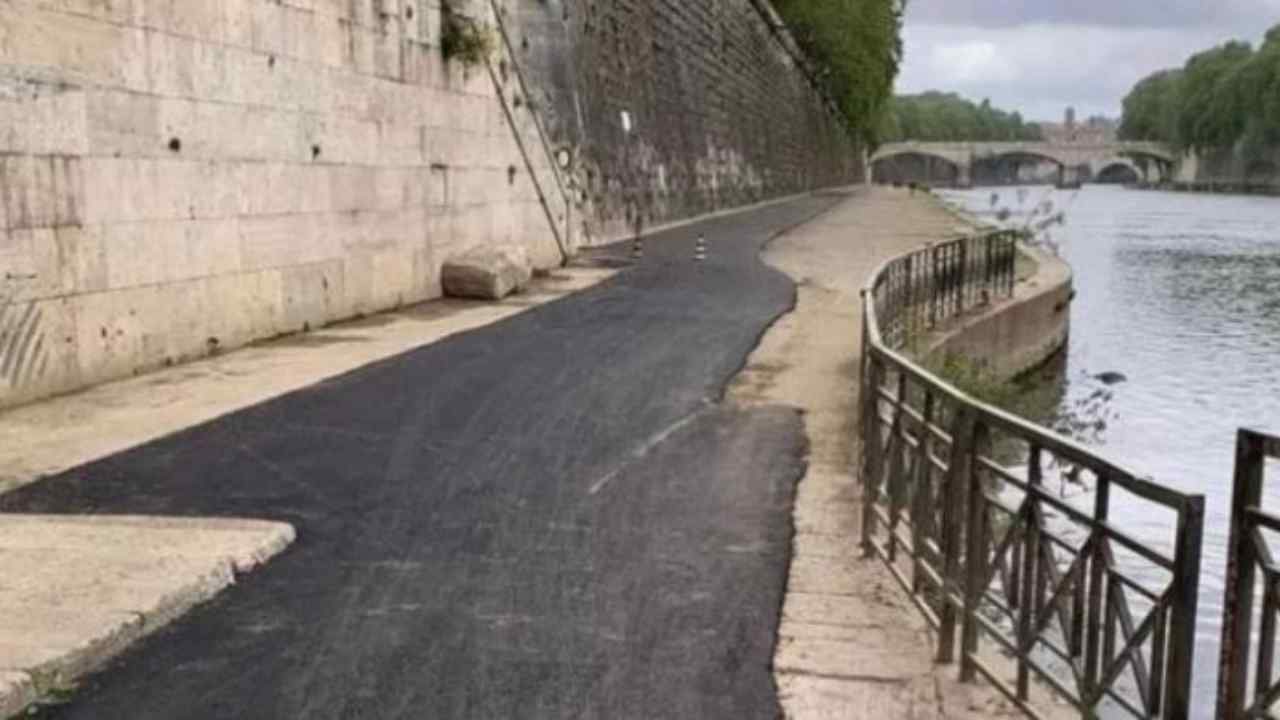 polemica per la colata di asfalto lungo il tevere