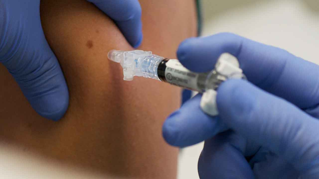 Caso Vaccini, i magistrati potrebbero punire gli operatori sanitari (Getty Images)