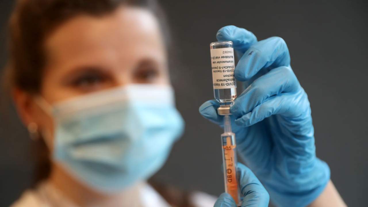 esperti divisi sulla seconda dose del vaccino dopo astrazeneca
