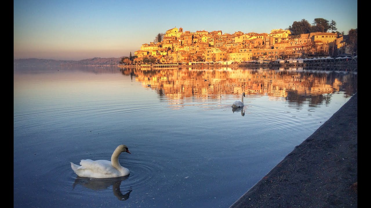 Turista 22enne sparito nel lago di Bracciano