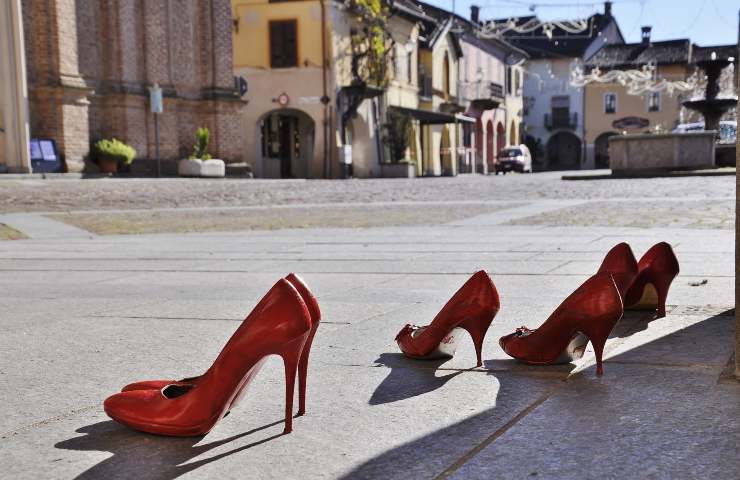 Violenza donne scarpe rosse