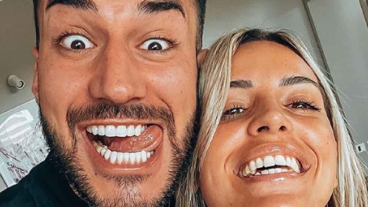 Lorenzo Riccardi, dovrà scegliere nuovamente tra le due corteggiatrici (Instagram)