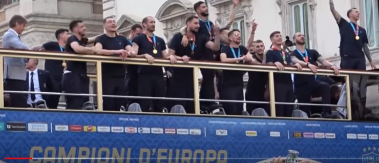 Screenshot Bus scoperto Italia Campione d'Europa
