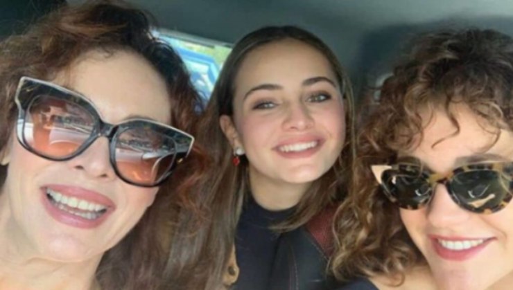 Screenshot Elena Sofia Ricci con le figlie