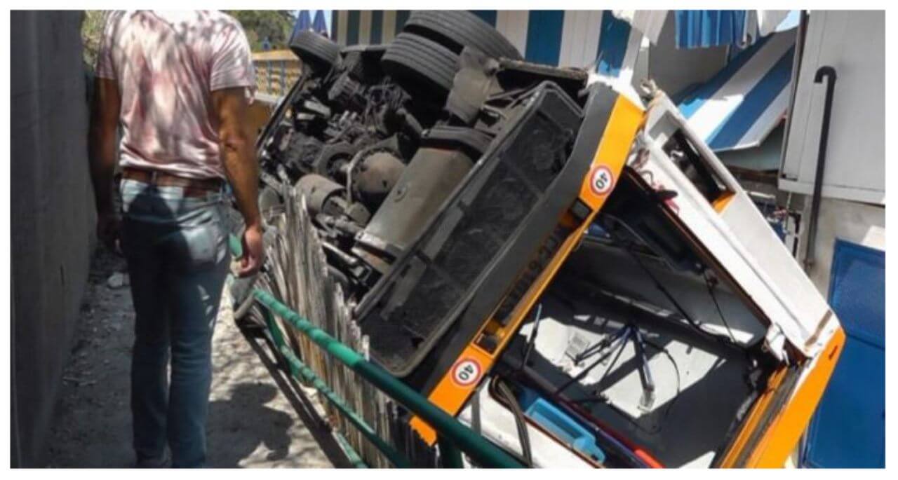 Screenshot Minibus precipitato a Capri (1)