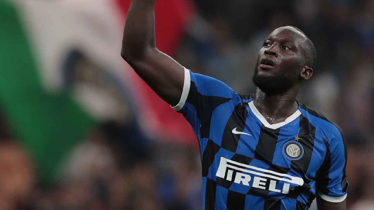 Calciomercato Chelsea, l'attaccante Romelu Lukaku tentato dal club inglese (Getty Images)