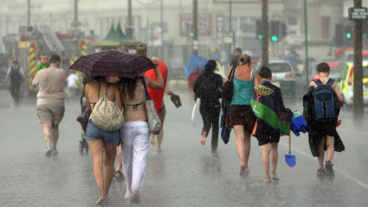 Meteo, in arrivo il calo delle temperature con piogge e riversamenti su tutta l'Italia (Getty Images)