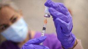 covid: terza dose del vaccino negli usa, l'italia ci pensa