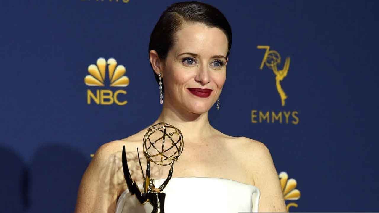 Claire Foy, l'attrice che interpreta la Regina Elisabetta vince nuovamente un Emmy nello stesso ruolo (Getty Images)