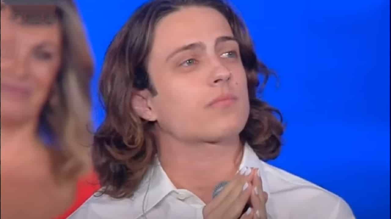 Sangiovanni, scoppia in lacrime dopo il supporto del pubblico (Screenshot)
