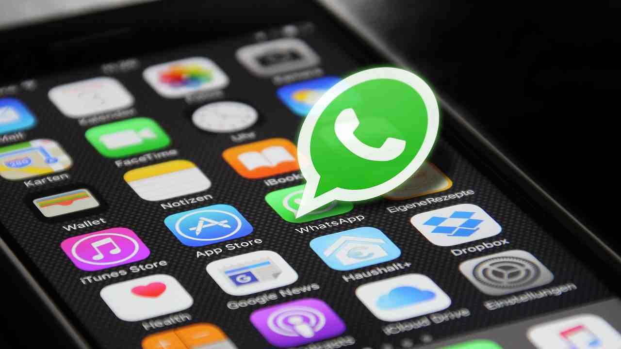 whatsapp, multa da 225 milioni