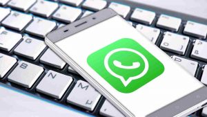 whatsapp, presto le reazioni ai messaggi