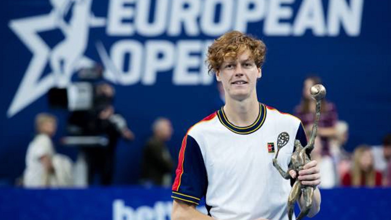 Jannik Sinner vincitore degli l'"European Open", torneo Atp 250 di Anversa, Belgio, 24 ottobre. (Getty Images)