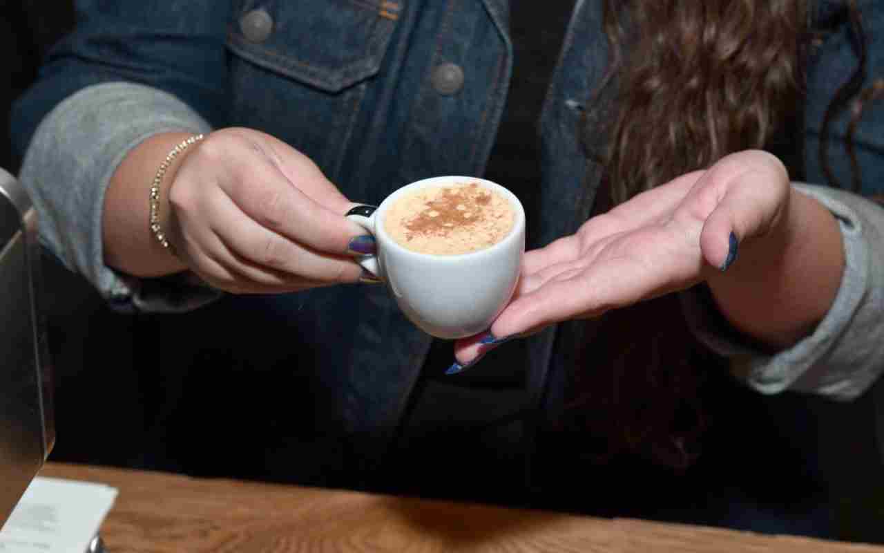 Infortunio durante pausa caffè