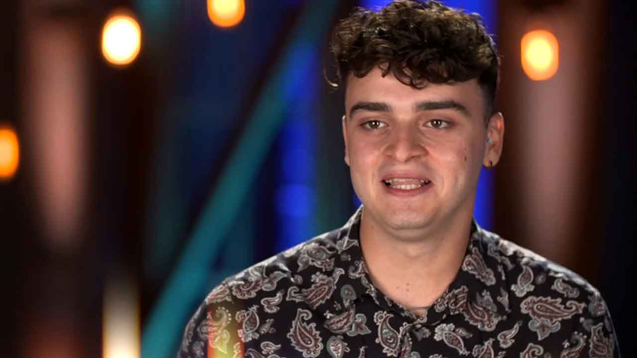 Matteo Stranieri, chi è il cantante e vigile urbano che partecipa nello show All Together Now (Screenshot)