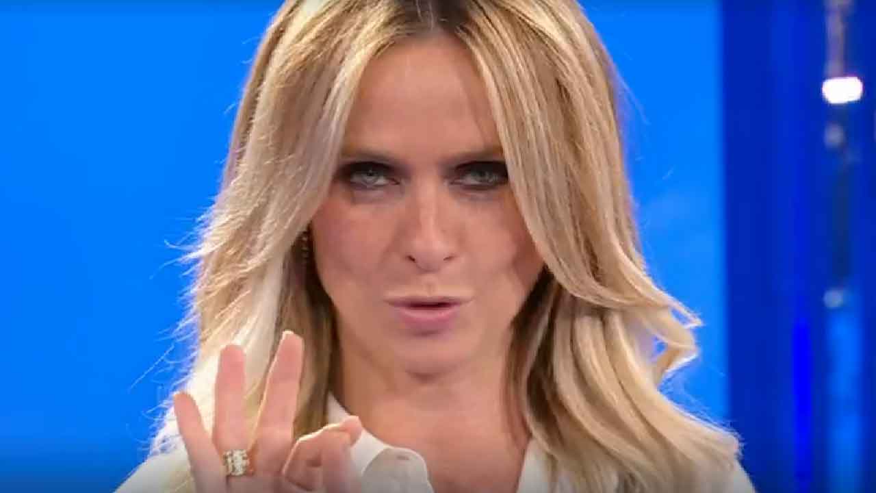 Serena Autieri, i complimenti alla famiglia di Stash e l'imbarazzo del cantante (Screenshot)