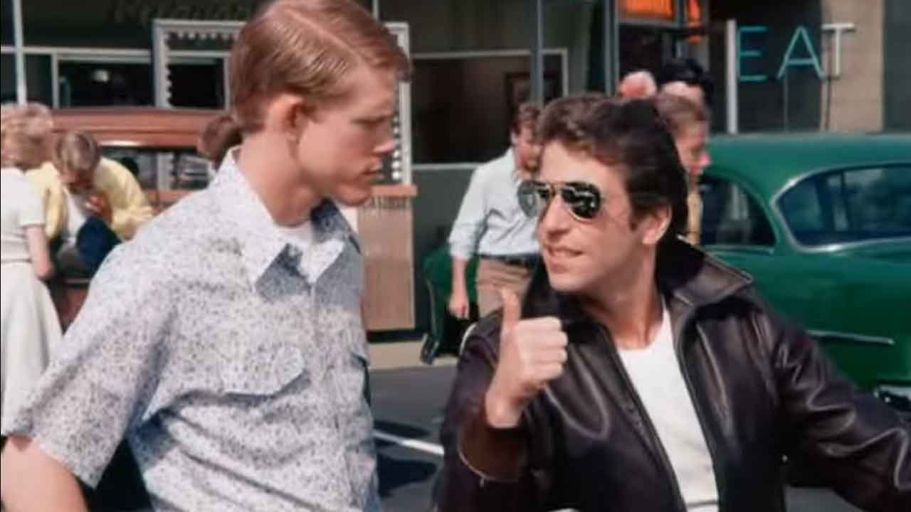 Happy Days, l'iconica giacca in pelle di Fonzie è stata venduta all'asta dall'attore Henry Winkler (Screenshot)