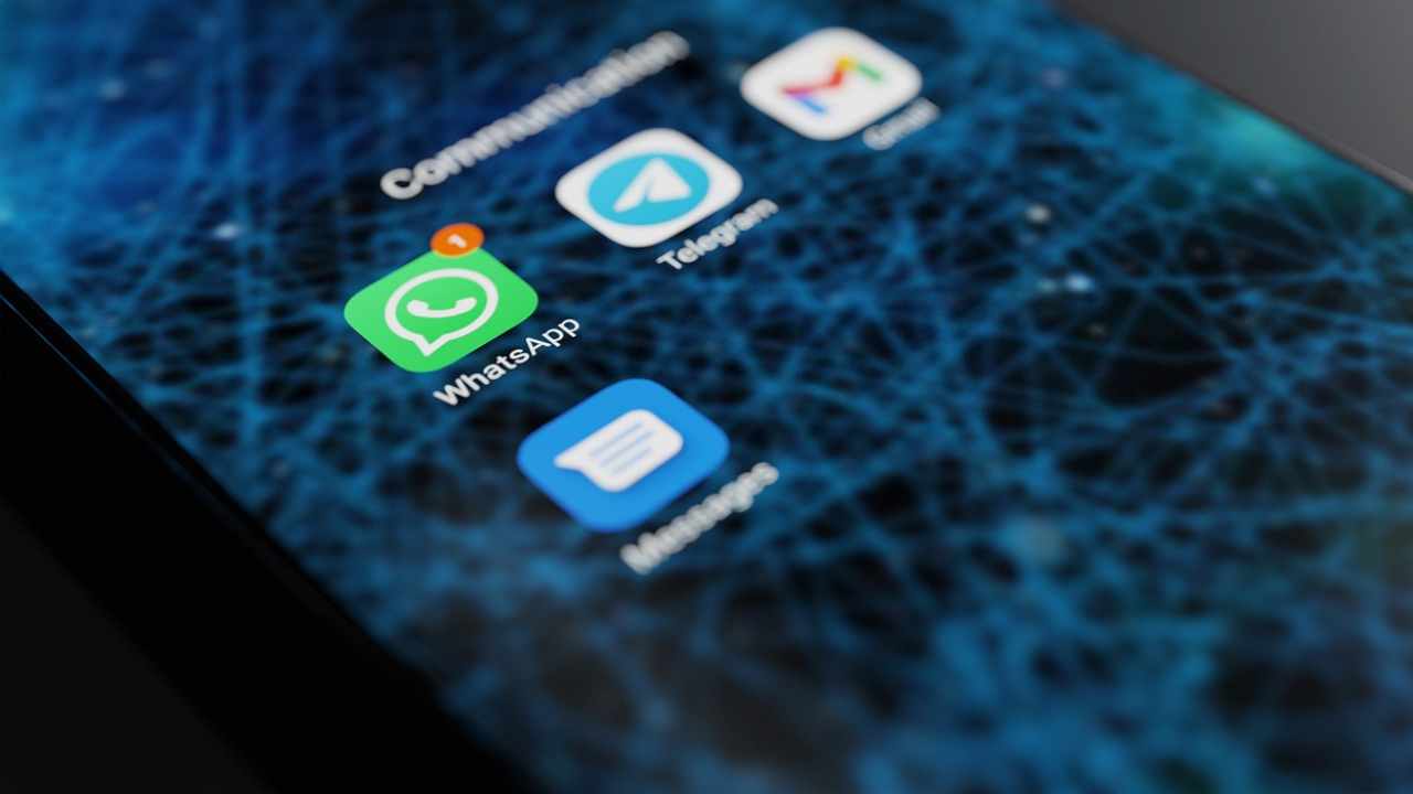 whatsapp, come ascoltare i messaggi vocali prima di inviarli