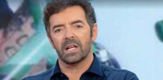 Alberto Matano, si scaglia contro Pomeriggio 5, gli rubato l'ospite (Screenshot)
