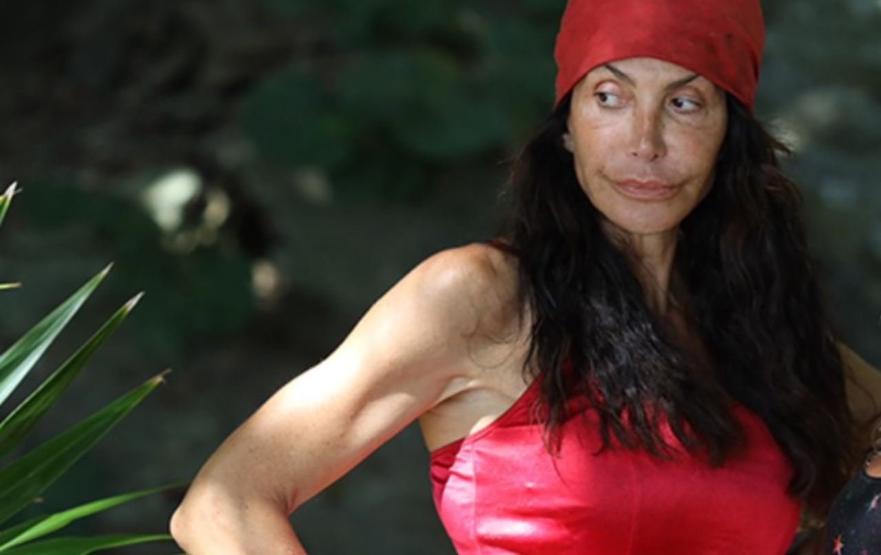 “L’attacca al palo!”: Carmen Di Pietro sta per scoprire un mare di maldicenze, autori pronti a scatenarla