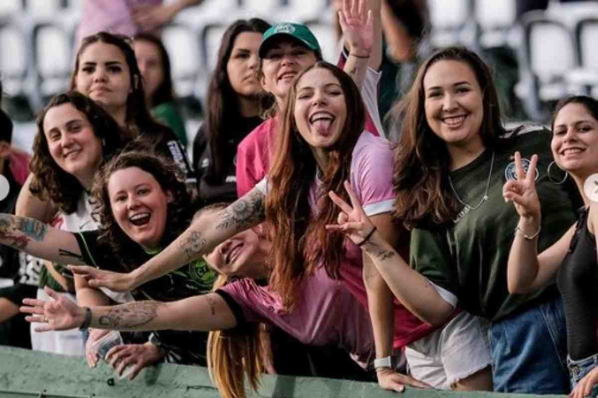 Donne e bimbi ultras