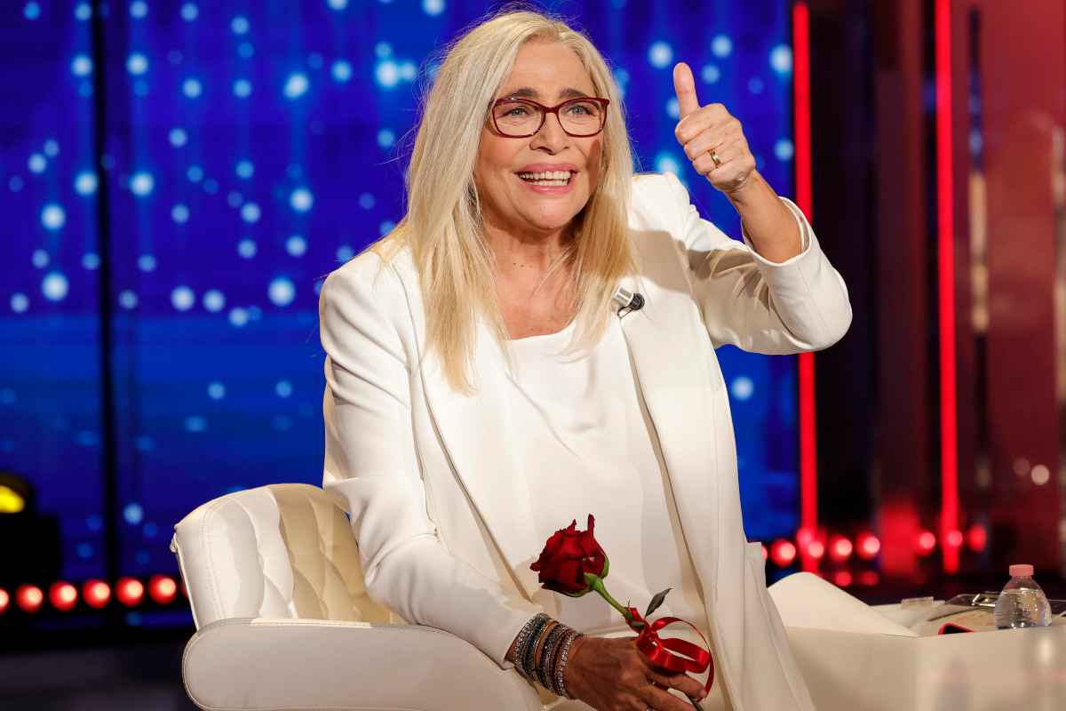 Mara Venier, ironia tagliente: lo prende in giro davanti a tutti Mara Venier, ironia tagliente: lo prende in giro davanti a tutti