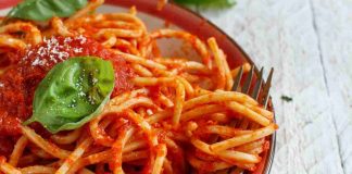 spaghetti napoletana ricetta