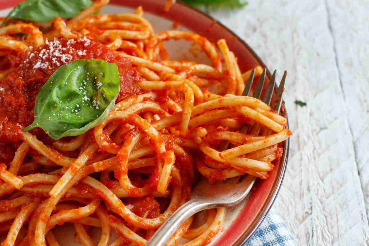 spaghetti napoletana ricetta